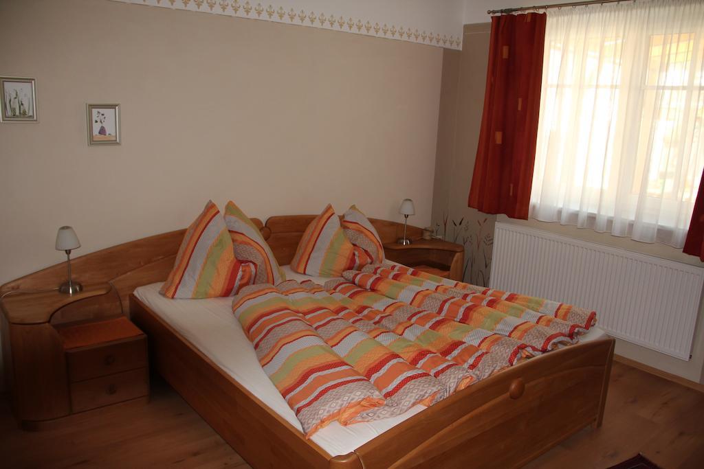 Haus Resi Apartment Staatz Cameră foto