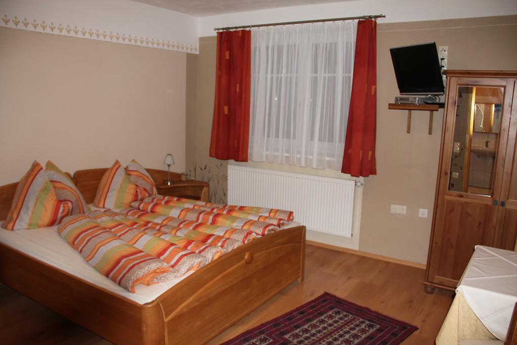 Haus Resi Apartment Staatz Cameră foto