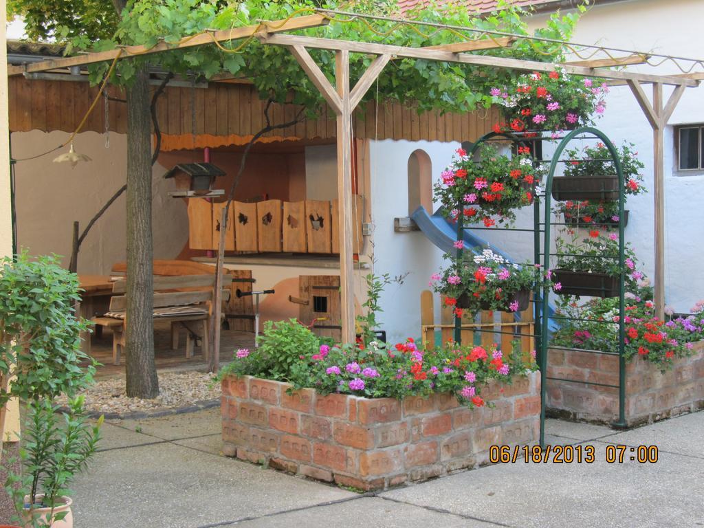 Haus Resi Apartment Staatz Exterior foto