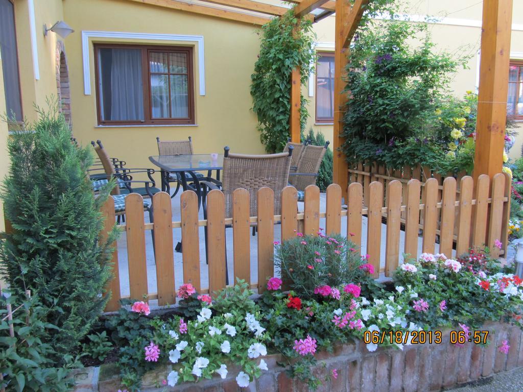Haus Resi Apartment Staatz Exterior foto