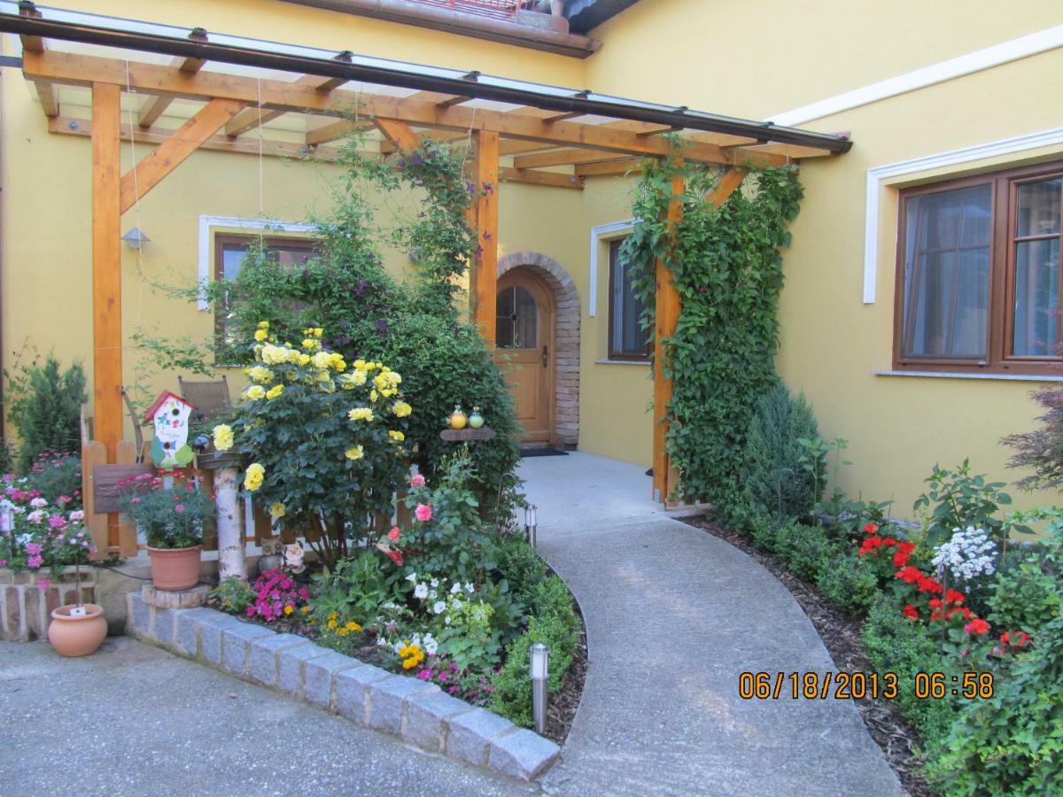 Haus Resi Apartment Staatz Exterior foto